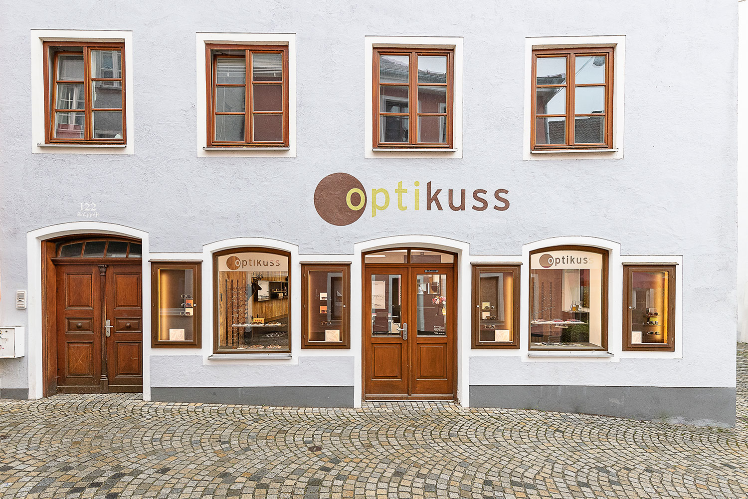 Außenansicht des Optikuss-Ladens in der Salzgasse 122 in Landsberg am Lech